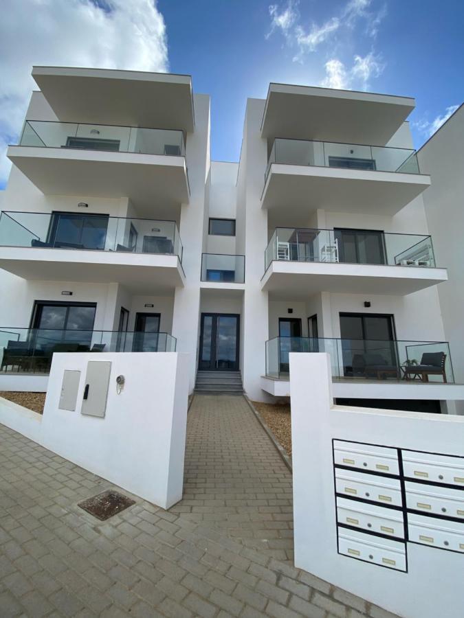 A Tarambola - Walking Distance To Monte Clerigo And Amoreira Beaches Apartment