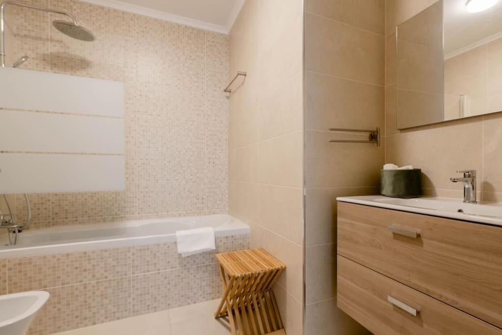 & Sun Da Rocha Apartment