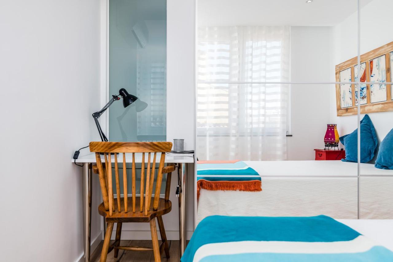 T2 Tiles Apartment Estoril