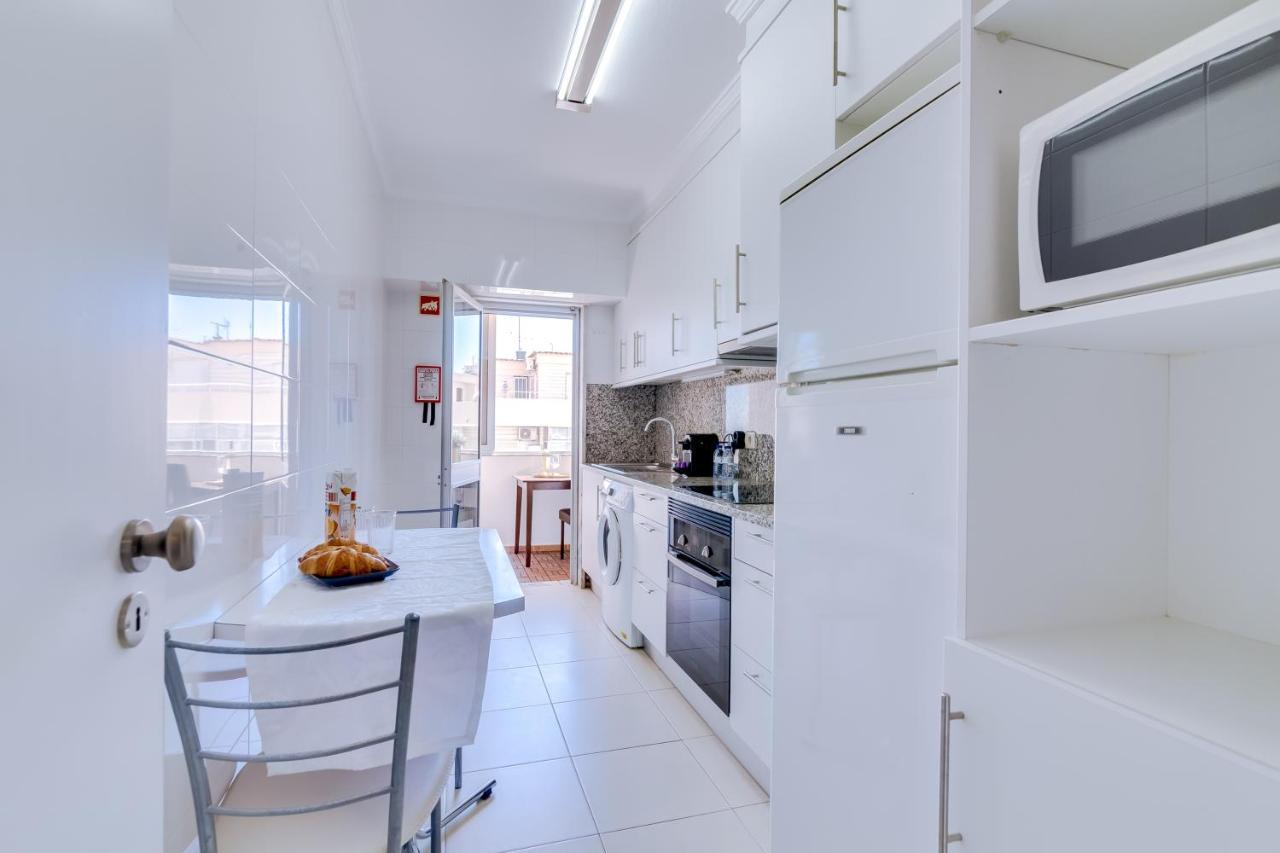 Apartment Al - Wave 7 *