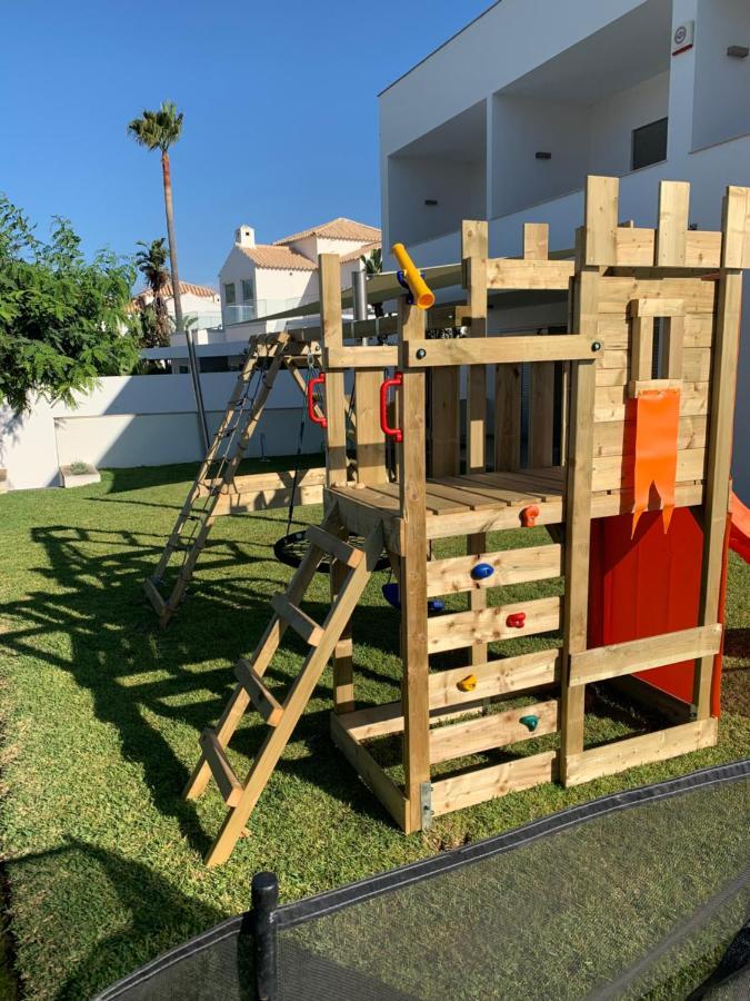 Dos Salgados, 6 Bdr, Front, Near Salgados Golf Club Villa Guia (Faro)