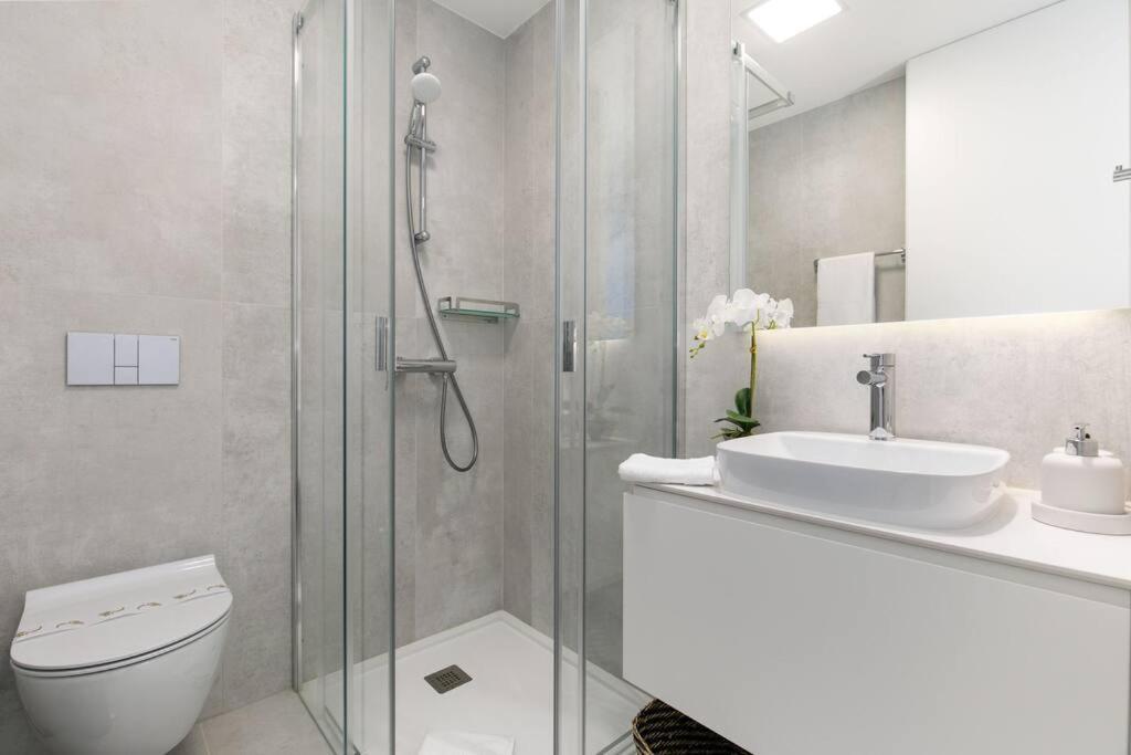 Amazing With Sea-view, Close To With Pool, Sauna, Wifi And Private Parking Apartment *