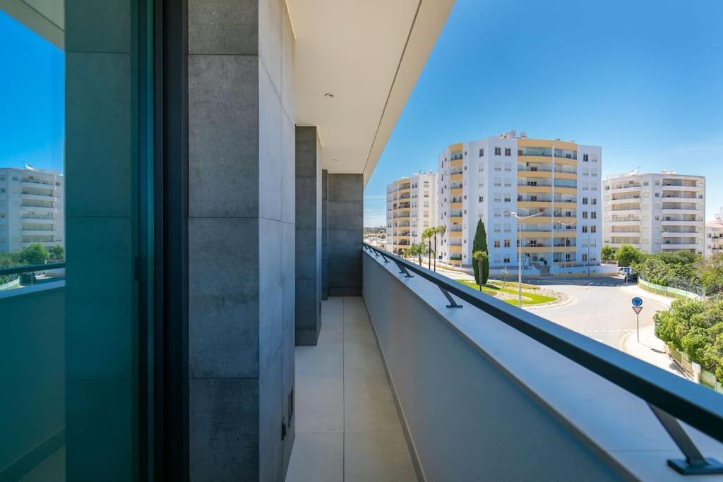 Amazing With Sea-view, Close To With Pool, Sauna, Wifi And Private Parking Apartment Lagos