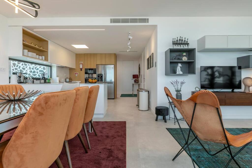 Amazing With Sea-view, Close To With Pool, Sauna, Wifi And Private Parking Apartment *