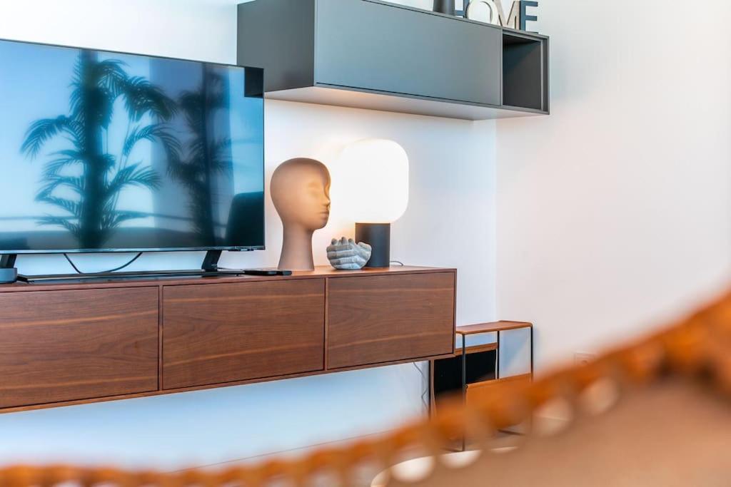 Amazing With Sea-view, Close To With Pool, Sauna, Wifi And Private Parking Apartment *