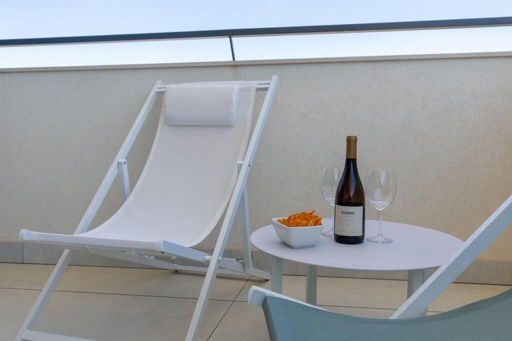 Amazing With Sea-view, Close To With Pool, Sauna, Wifi And Private Parking Apartment