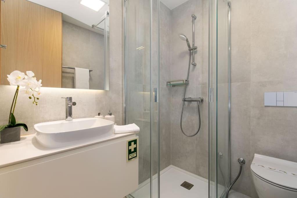 Amazing With Sea-view, Close To With Pool, Sauna, Wifi And Private Parking