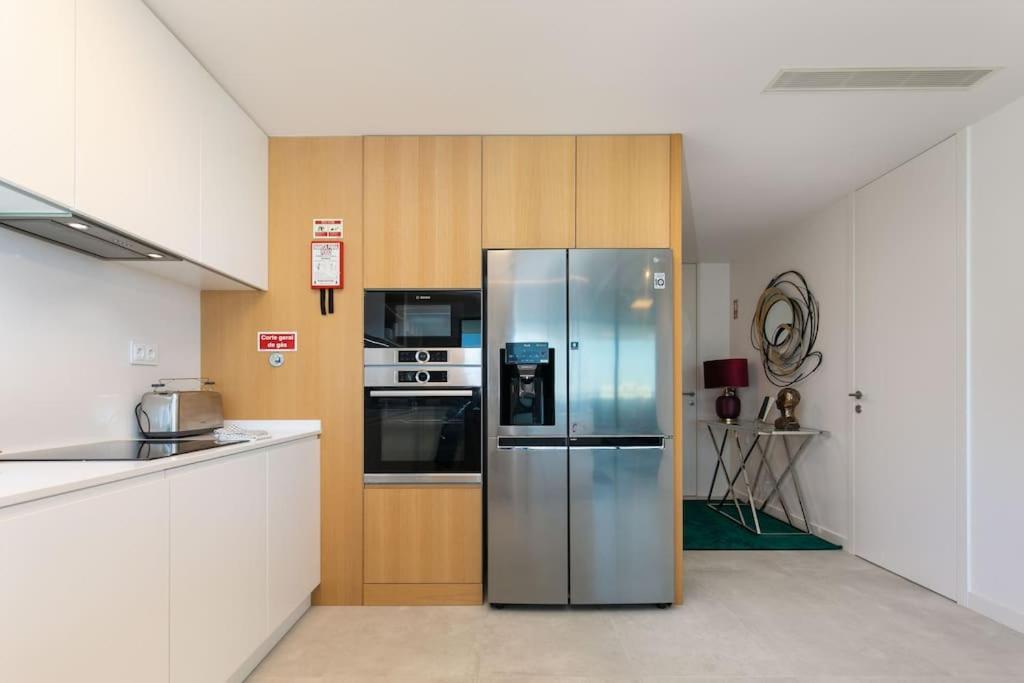 Amazing With Sea-view, Close To With Pool, Sauna, Wifi And Private Parking Lagos