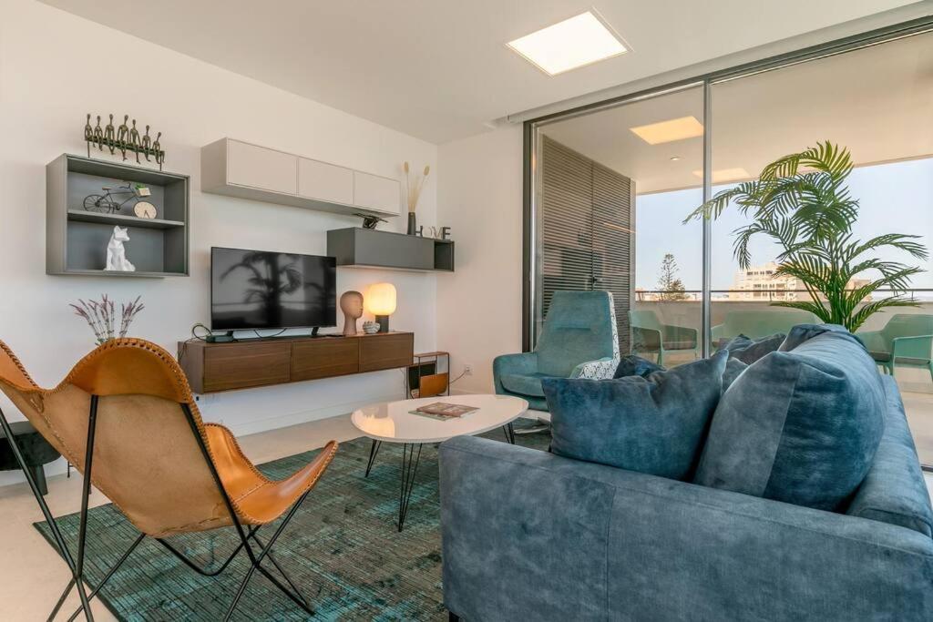 Amazing With Sea-view, Close To With Pool, Sauna, Wifi And Private Parking