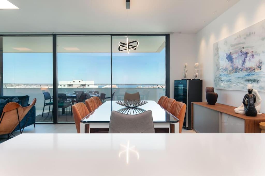 Amazing With Sea-view, Close To With Pool, Sauna, Wifi And Private Parking Lagos
