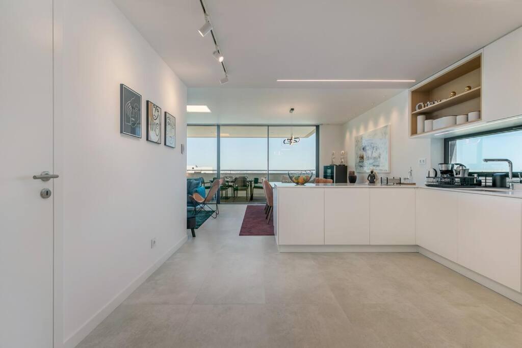 Amazing With Sea-view, Close To With Pool, Sauna, Wifi And Private Parking Apartment Lagos