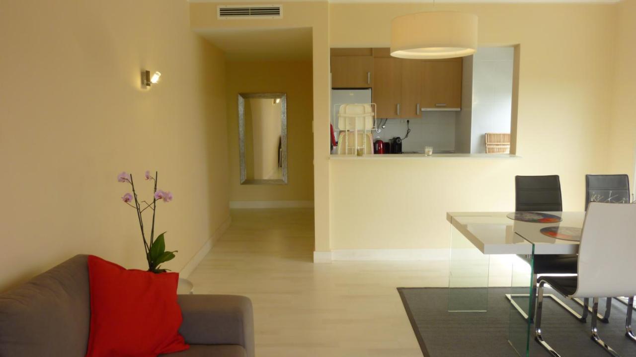 Beachfront Seaview Litoralmar Apt, Fast Wifi, Airco, Pool, Private Parking Appartement Portimão