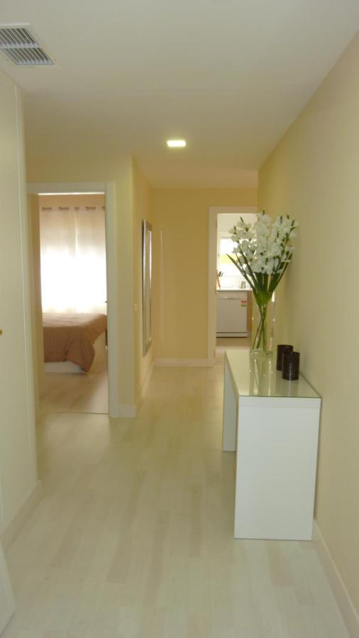 Beachfront Seaview Litoralmar Apt, Fast Wifi, Airco, Pool, Private Parking Appartement