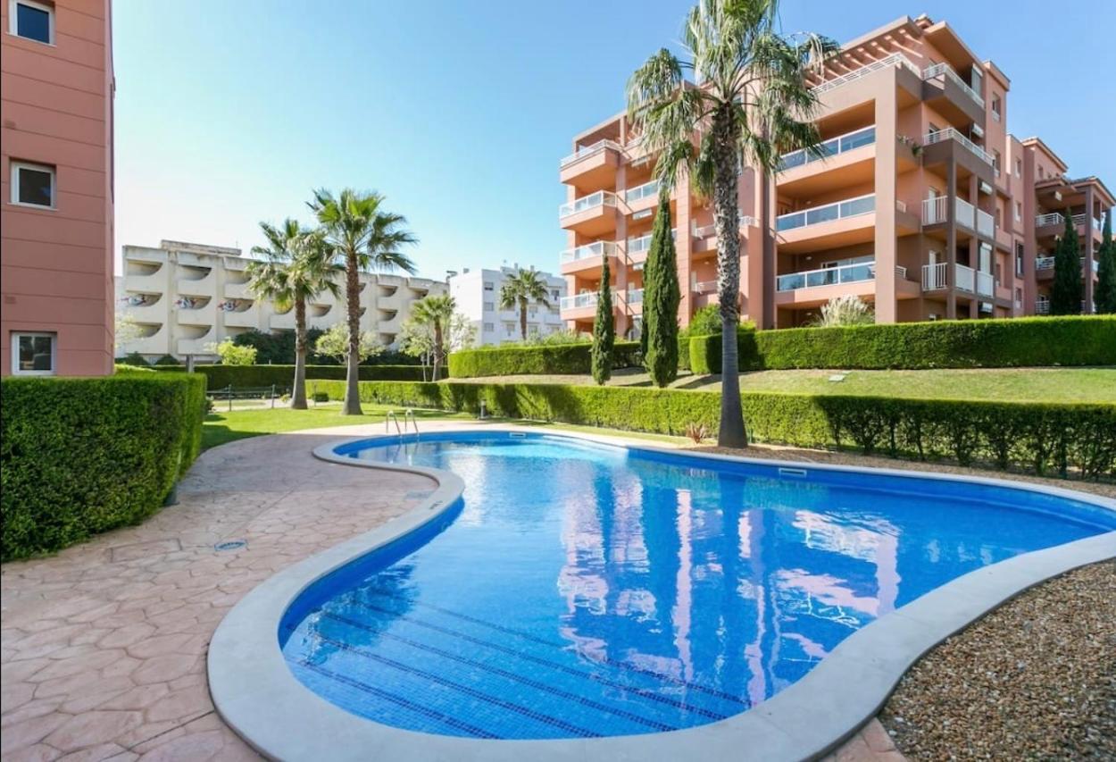 Beachfront Seaview Litoralmar Apt, Fast Wifi, Airco, Pool, Private Parking Portimão