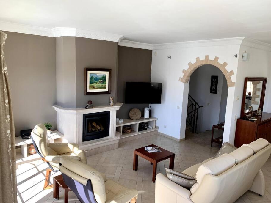 Villa Hermano With Views And Private Pool *