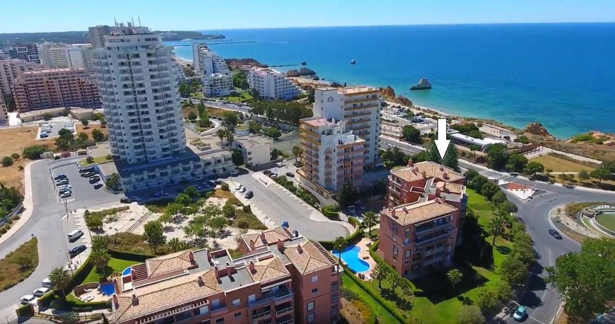 Beachfront Seaview Litoralmar Apt, Fast Wifi, Airco, Pool, Private Parking Appartement *