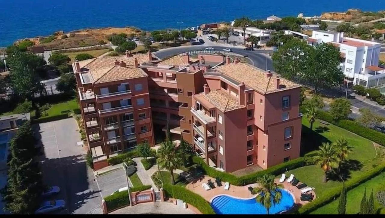Beachfront Seaview Litoralmar Apt, Fast Wifi, Airco, Pool, Private Parking * Portimão