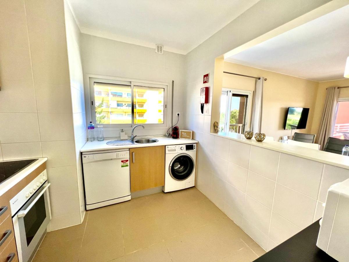 Beachfront Seaview Litoralmar Apt, Fast Wifi, Airco, Pool, Private Parking * Portimão