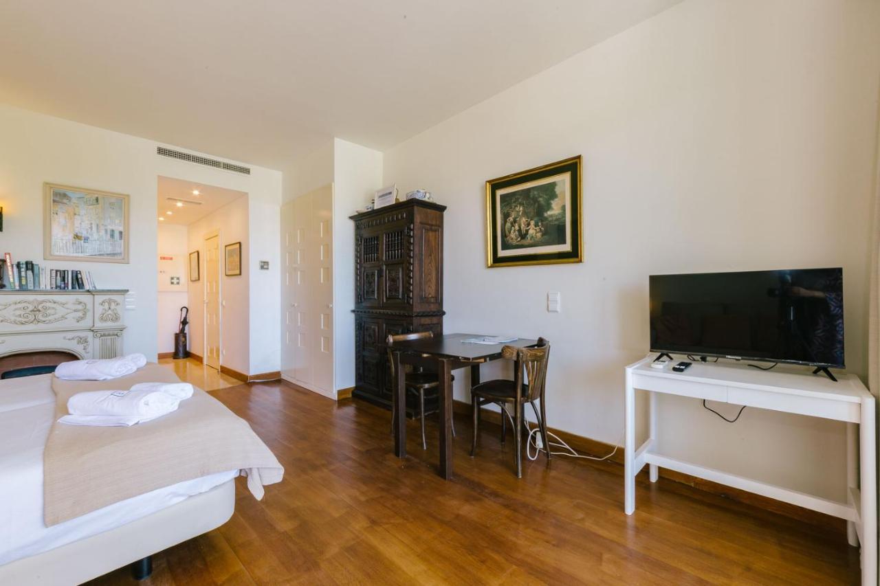 Rent4rest Beachfront Apartamento