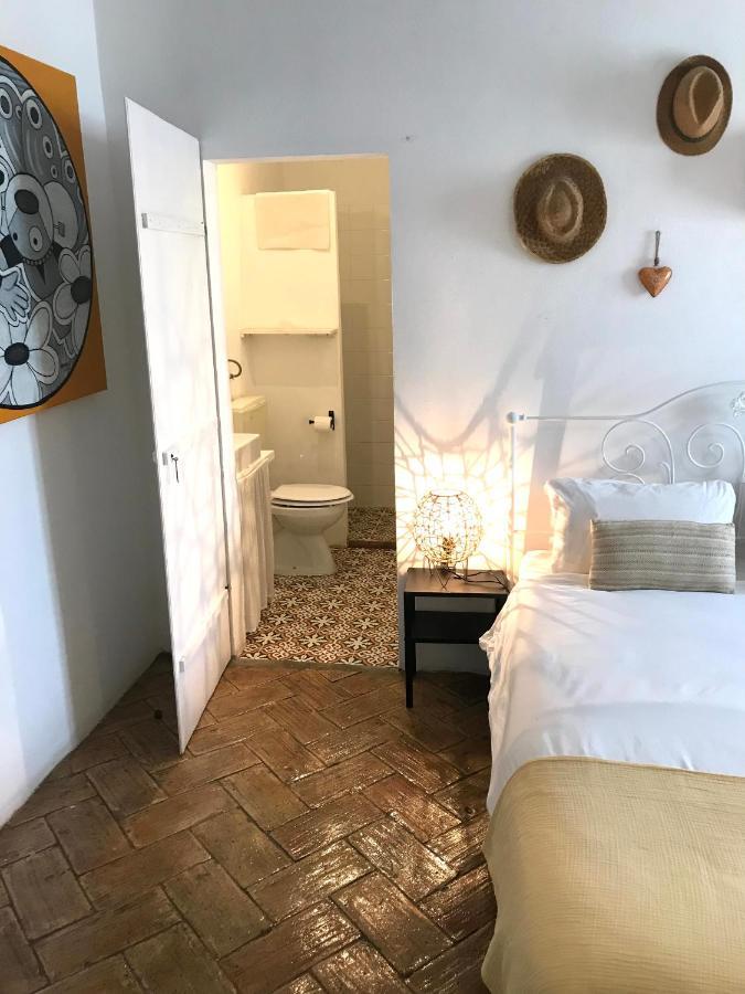 Casa Largo Do Poco Bed & Breakfast