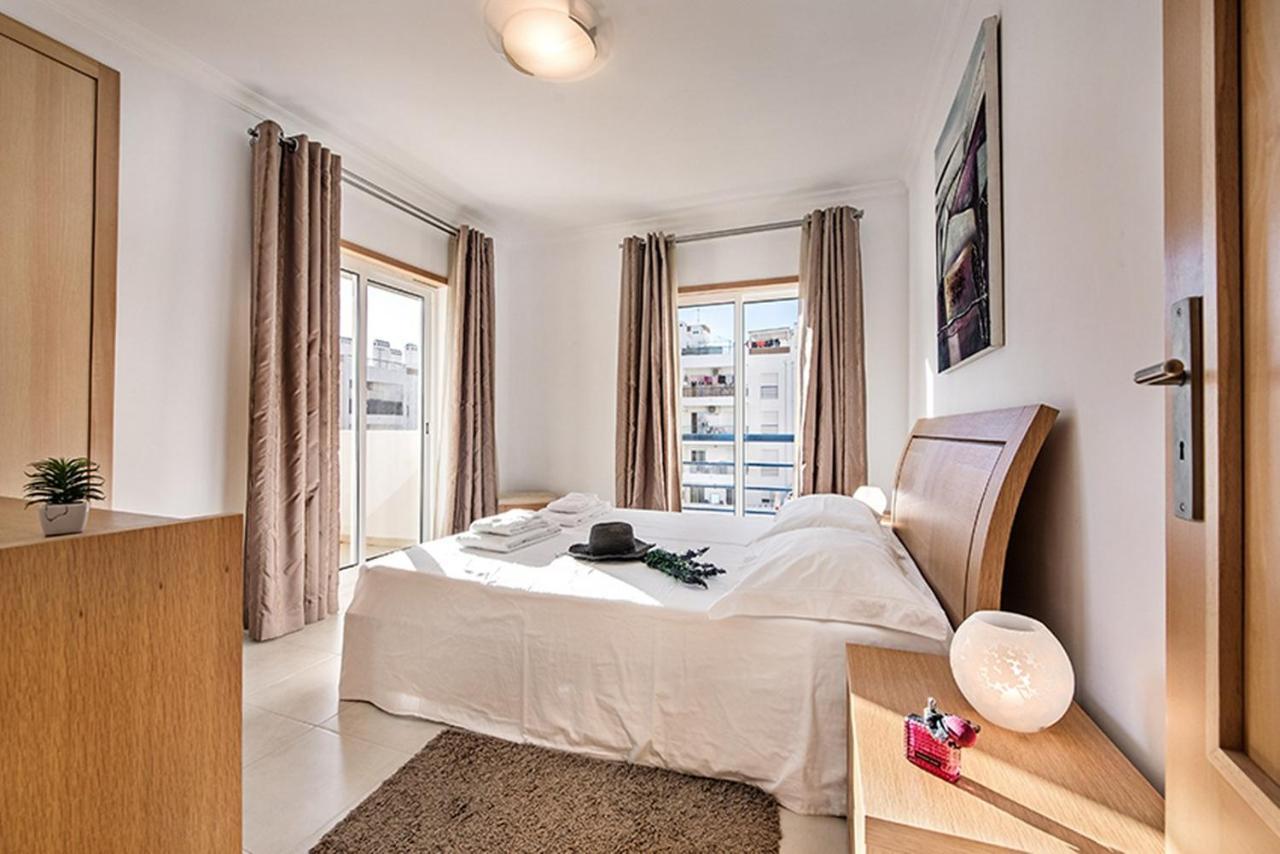 Whyler Apartment *