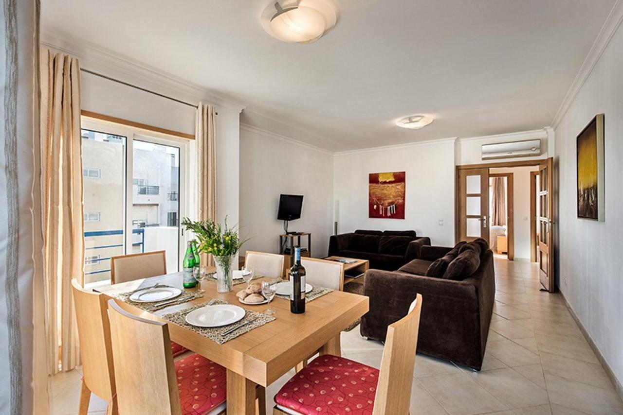 Whyler Apartment