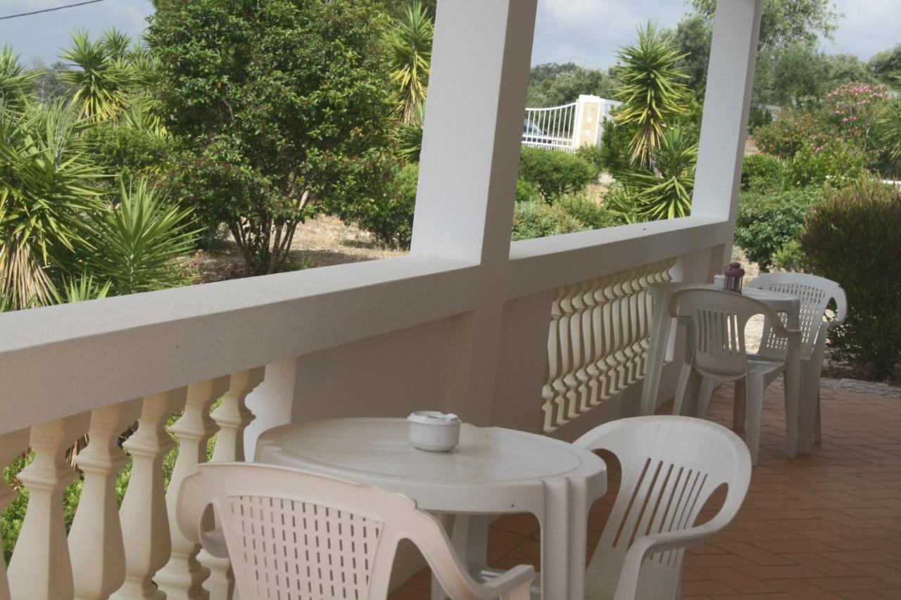 Rustic Villa Guesthouse Guest house Santa Barbara de Nexe