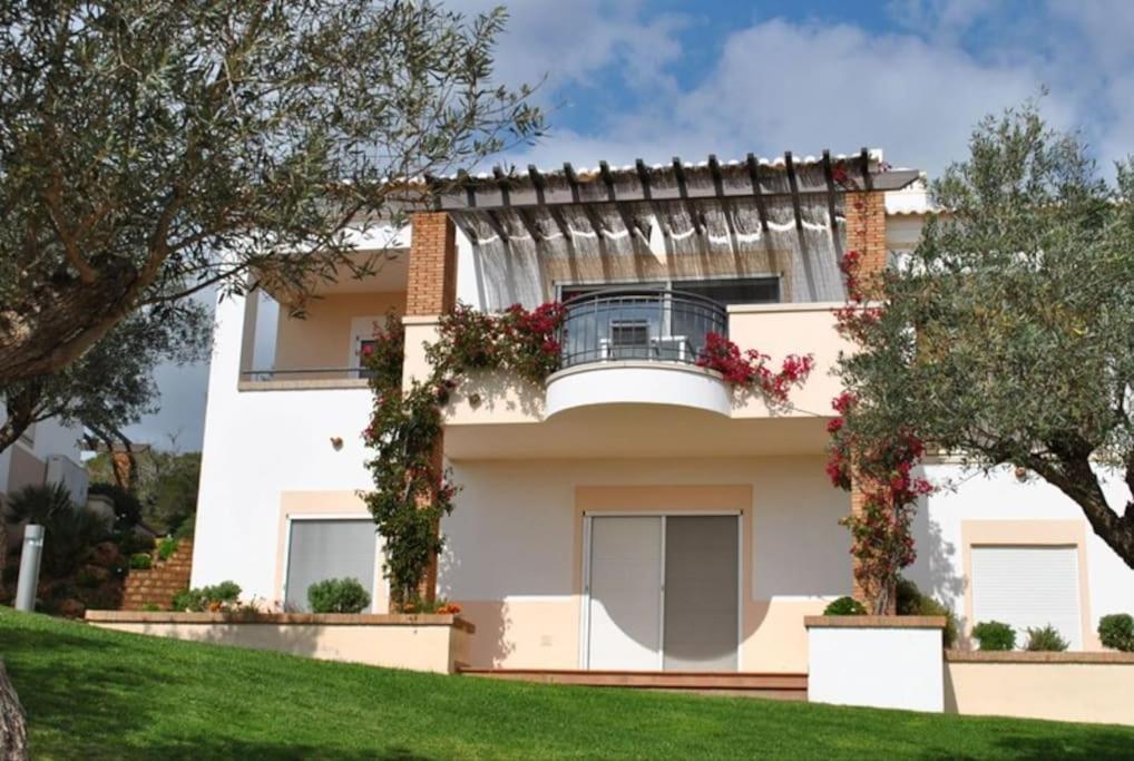 Lovely 3 Bedroom With Pool In Great Location Villa *