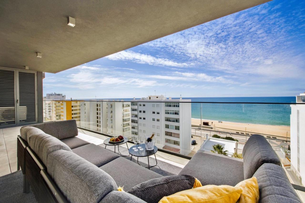 Luxurious Beachside With Pool & Seaview Apartment *