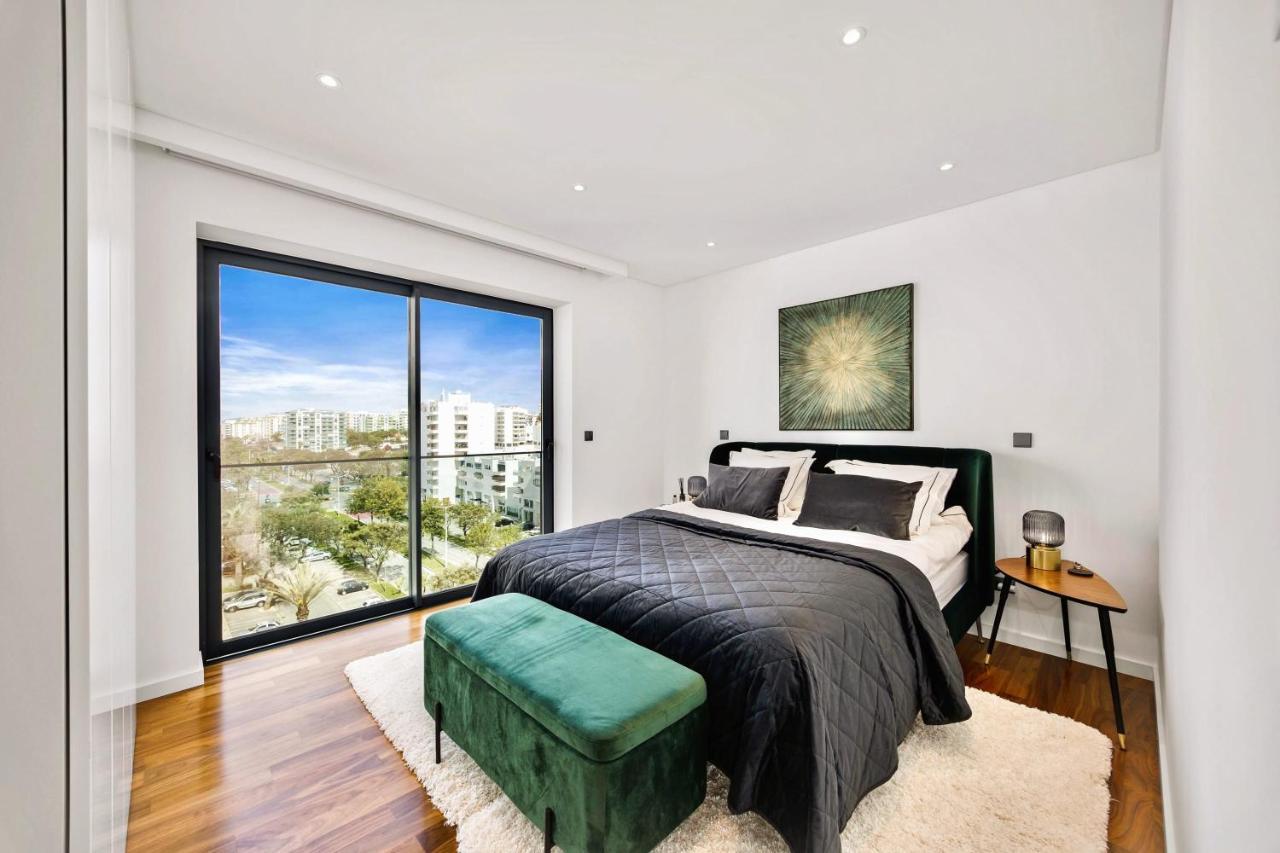 Luxurious Beachside With Pool & Seaview *