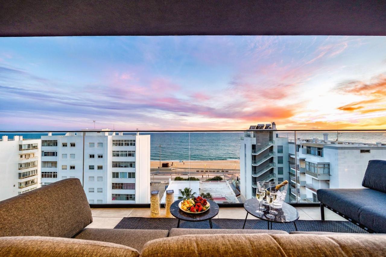 Luxurious Beachside With Pool & Seaview *