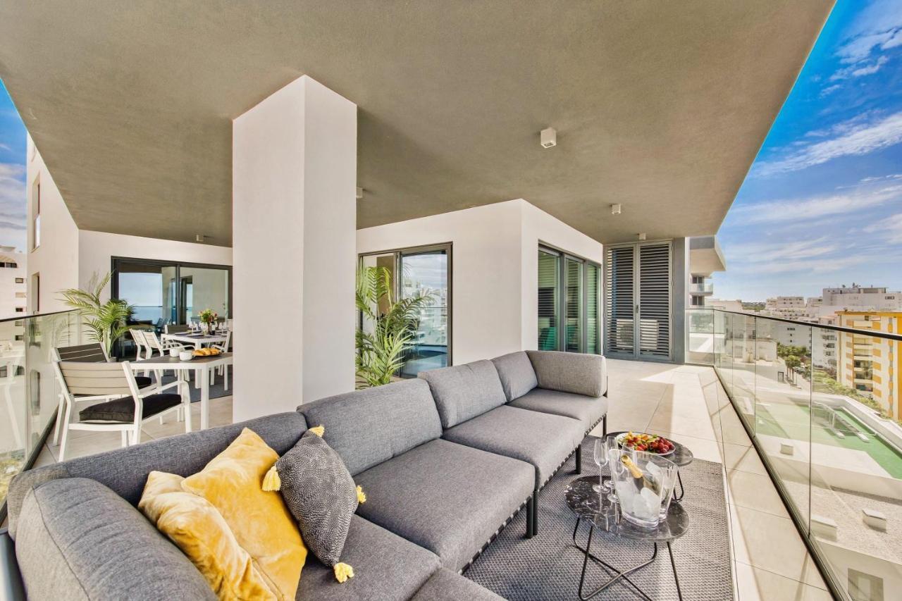 Luxurious Beachside With Pool & Seaview Apartment Quarteira