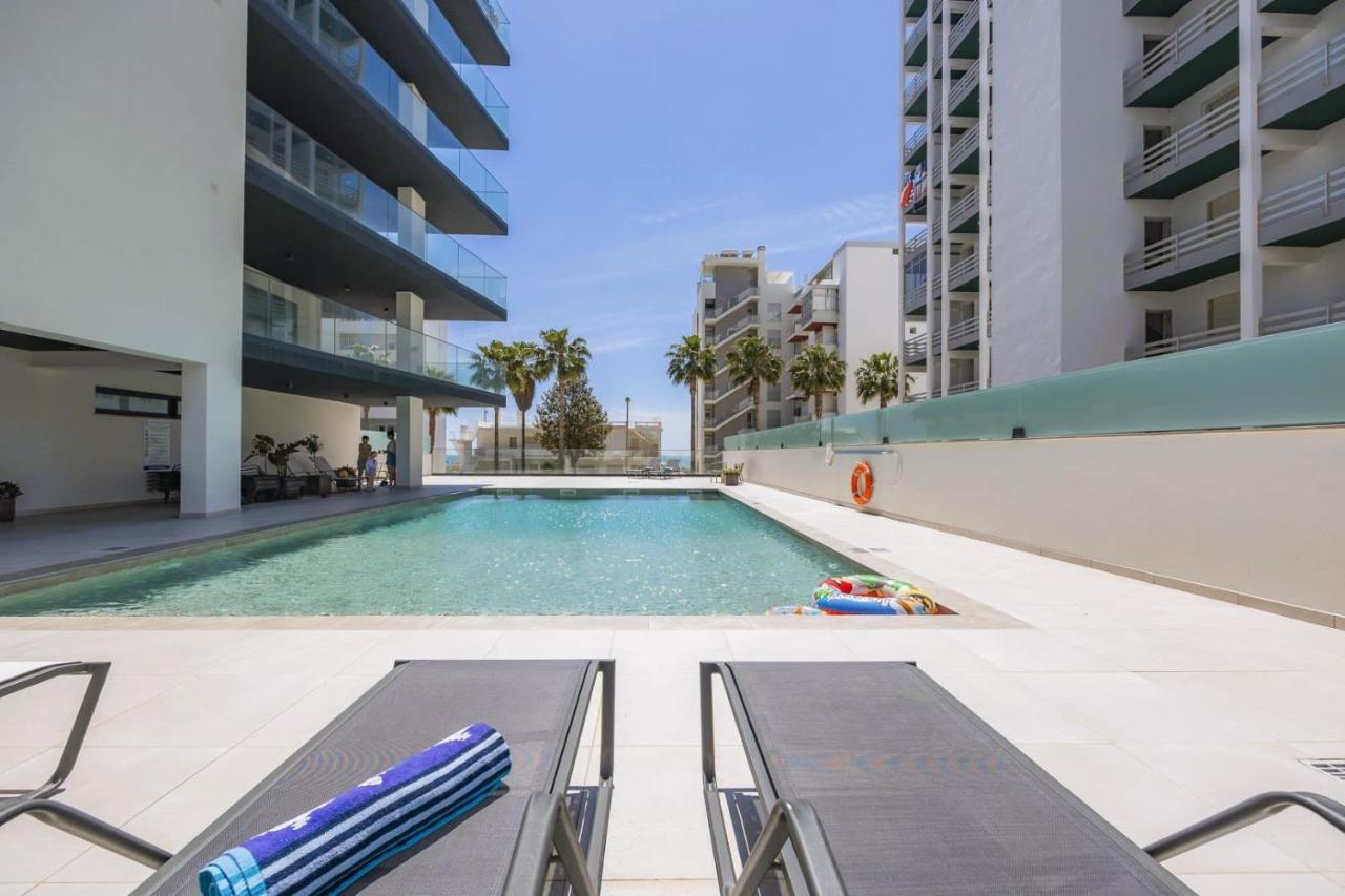 Luxurious Beachside With Pool & Seaview Apartment *