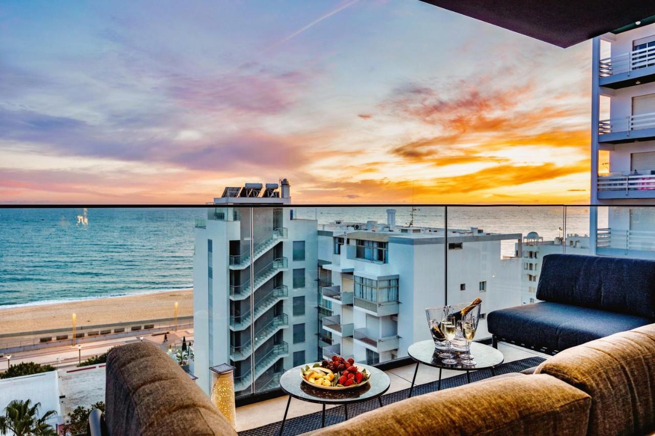 Luxurious Beachside With Pool & Seaview Apartment *