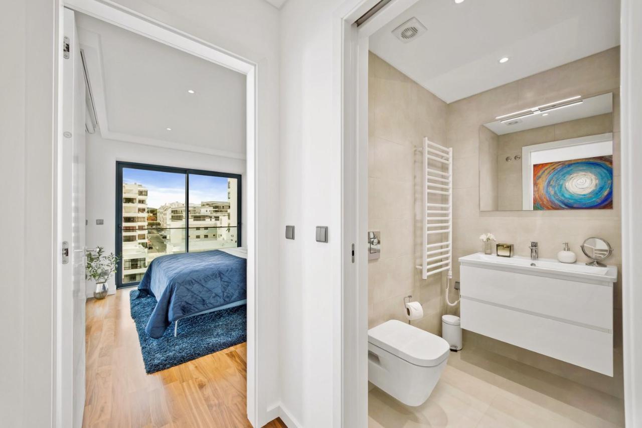 Apartment Luxurious Beachside With Pool & Seaview Quarteira