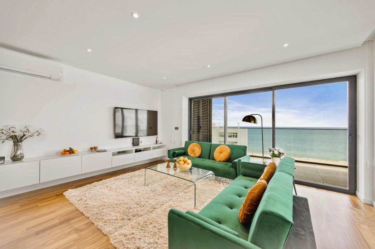 Luxurious Beachside With Pool & Seaview Apartment Quarteira