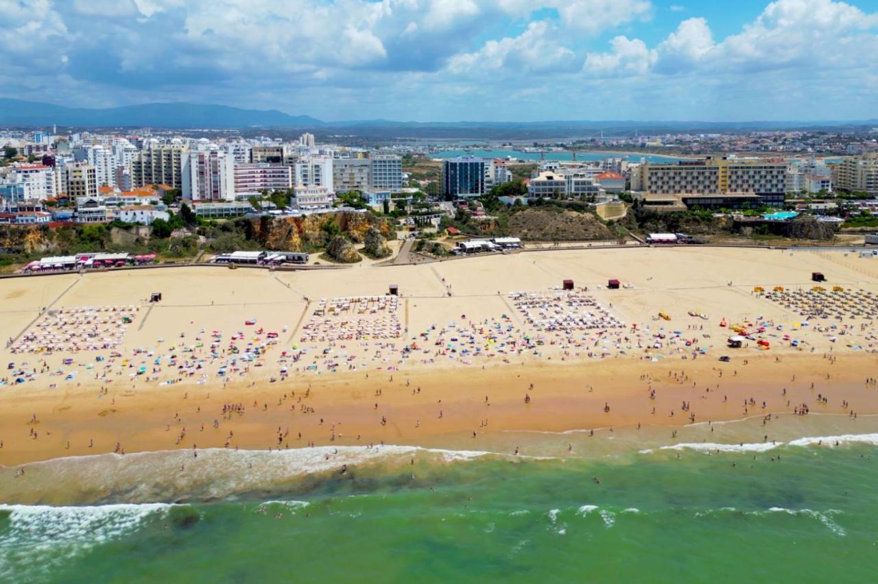 O Mar,o Sol,a Tranquilidade E A Seguranca De Um Lugar