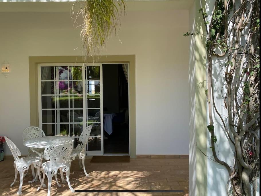 Casa Buccaneer, 2 Bedroom Garden In Da Apartment *