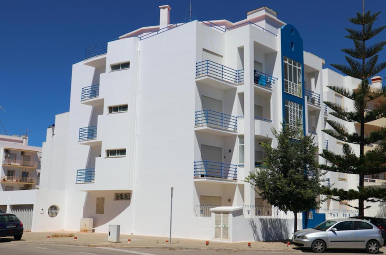 Lovely 4-bed In * Estombar