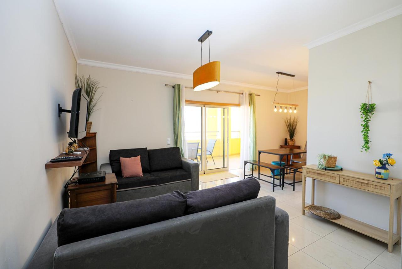 C07 - 3 Bed Luxury Penthouse In Downtown *