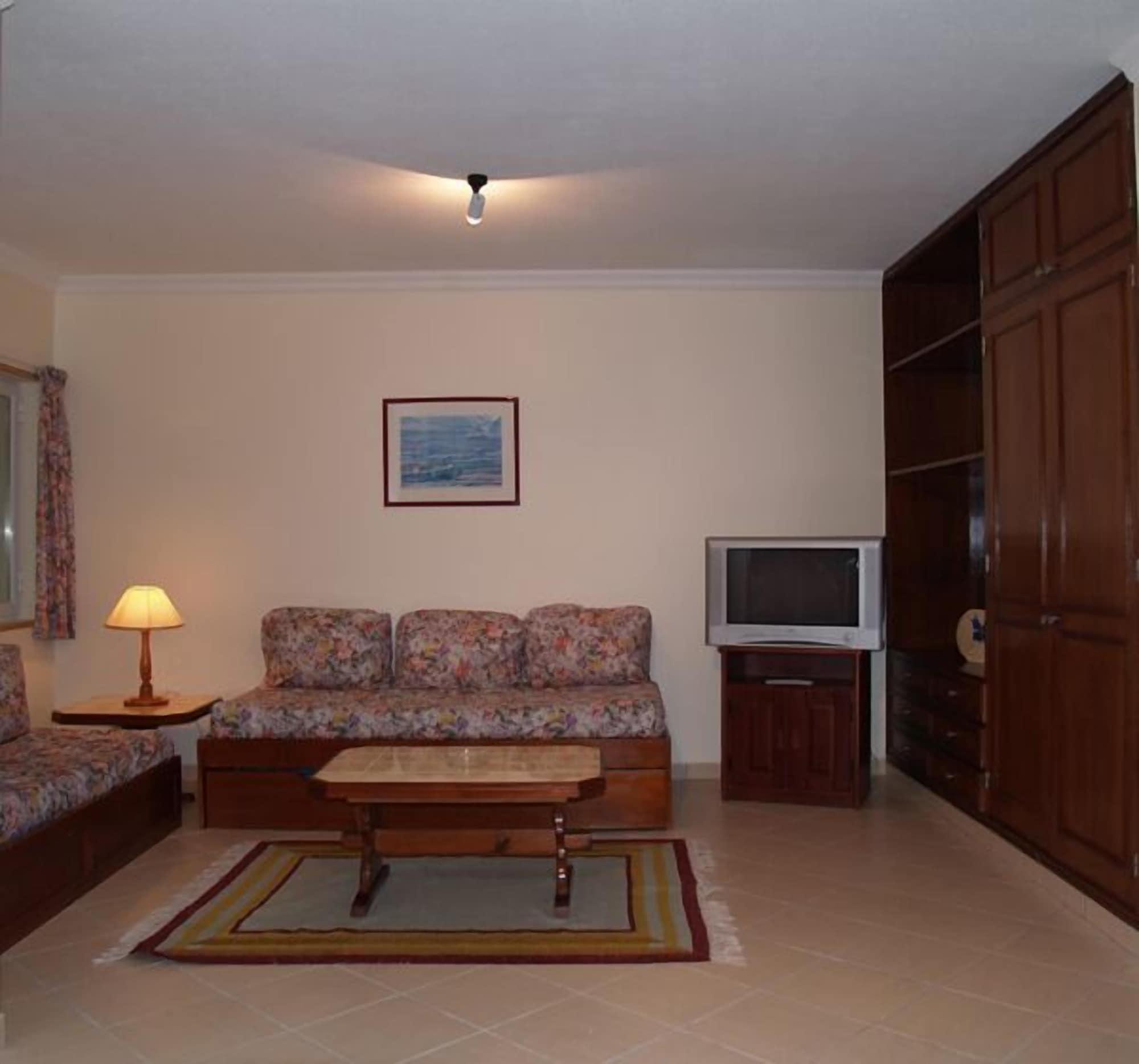 Campo de férias Parque Mourabel, Oasis Village & Pe Do 3*