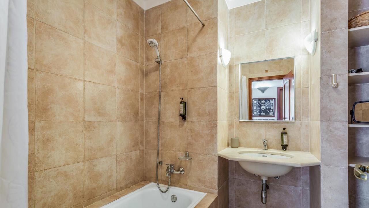 Sea View W/ Balcony By Lovelystay Apartamento Quarteira