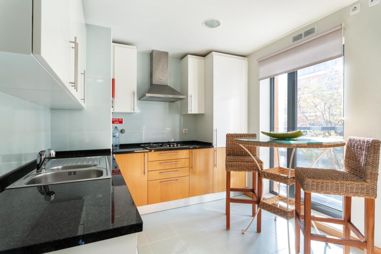 Apartment Privilege Ciboulette With Rooftop Pool, Village Marina -