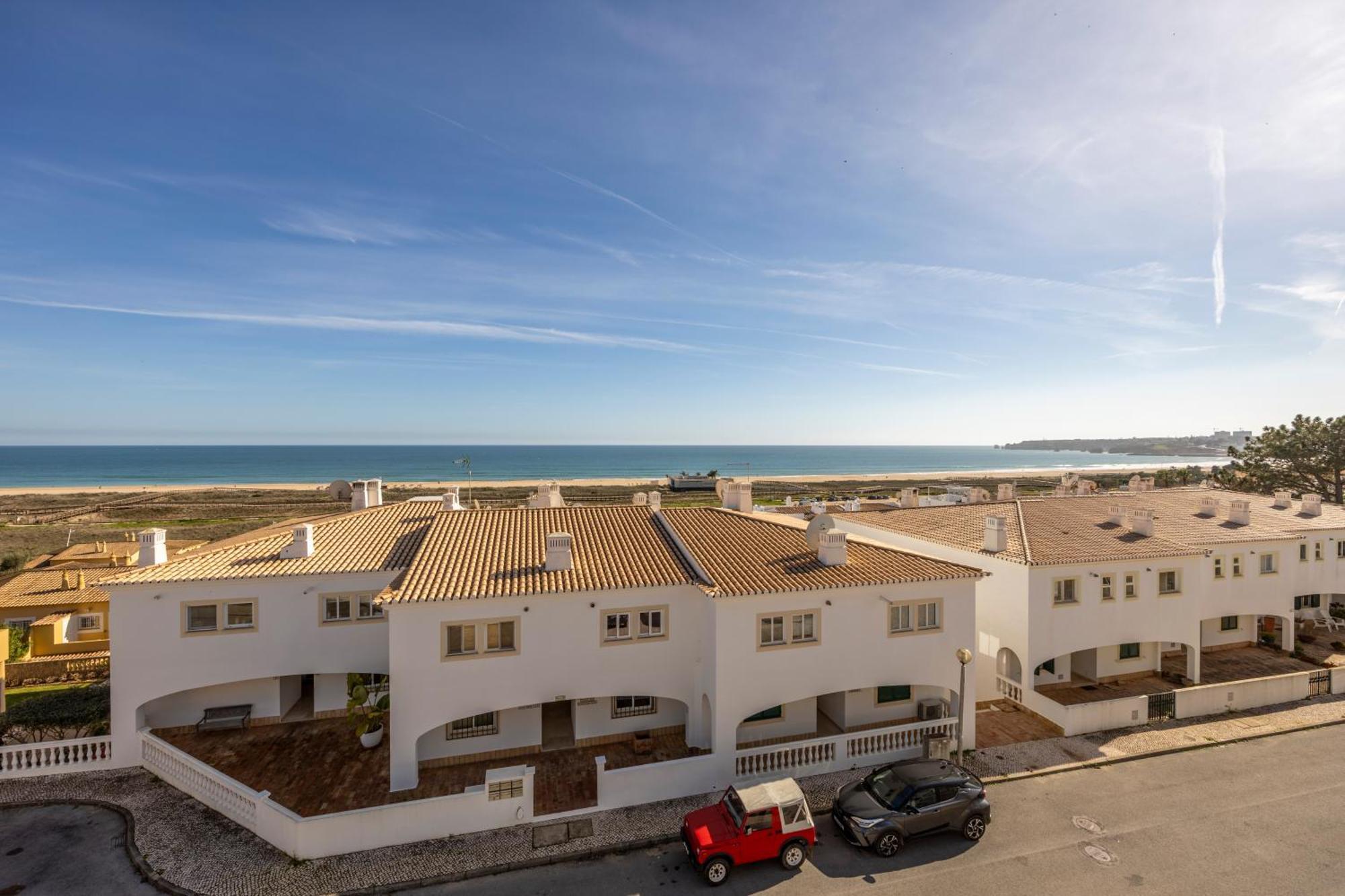 Meia Praia Apartment
