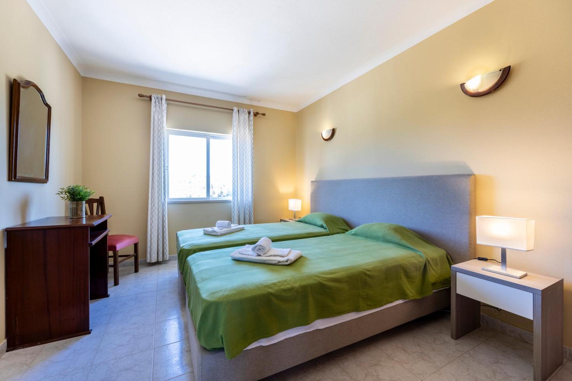 Meia Praia Apartment *