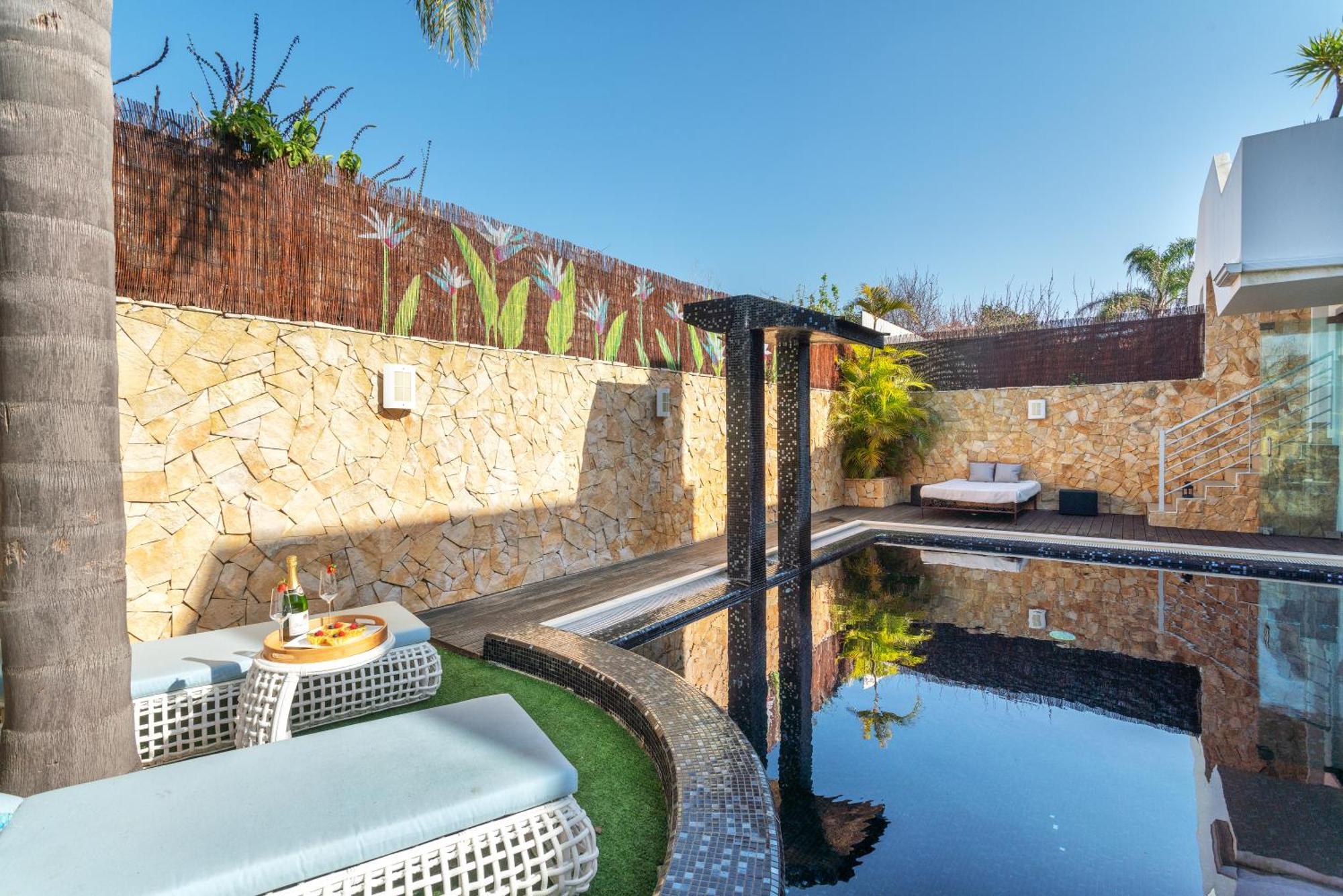 Villa Host Wise - Luxurious House With Private Salt Pool *