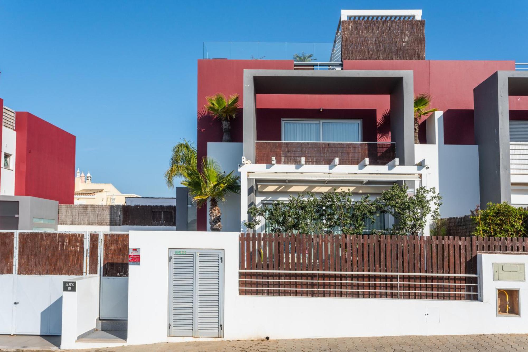 Host Wise - Luxurious House With Private Salt Pool *