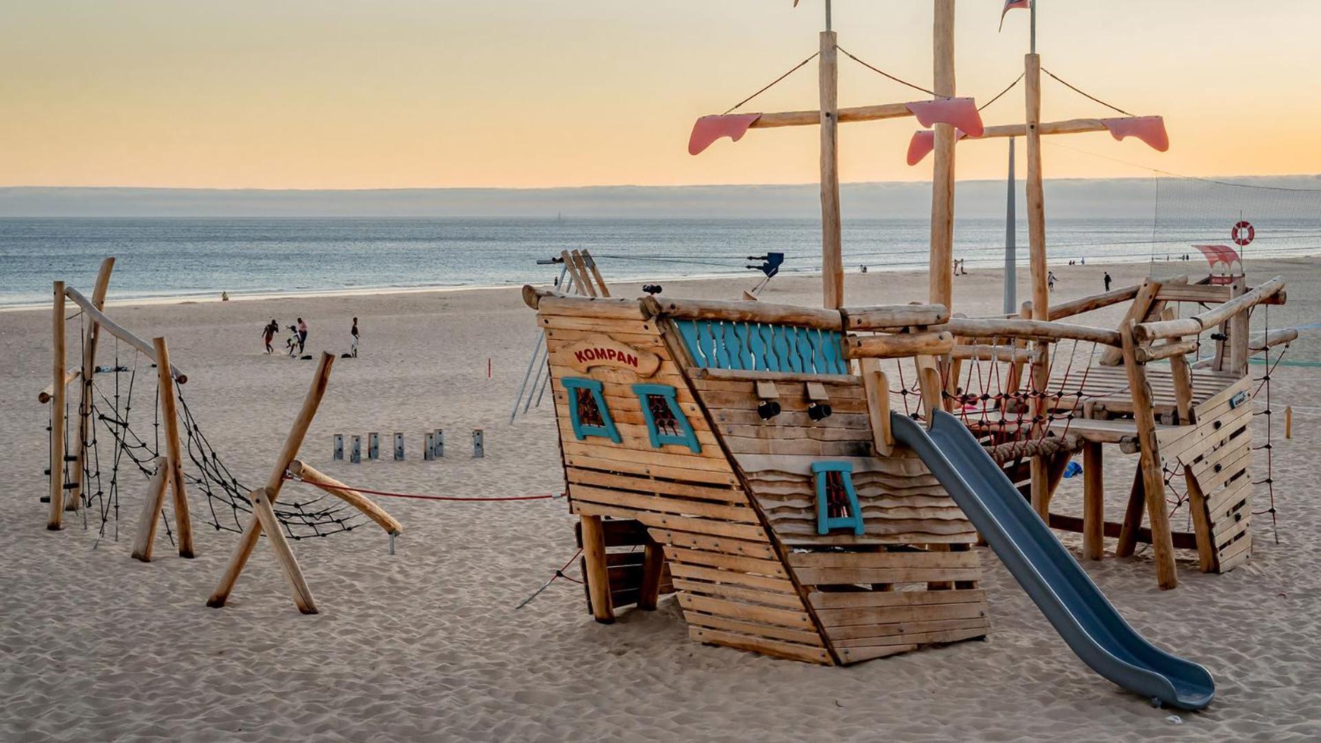 Sea Front Family Parede