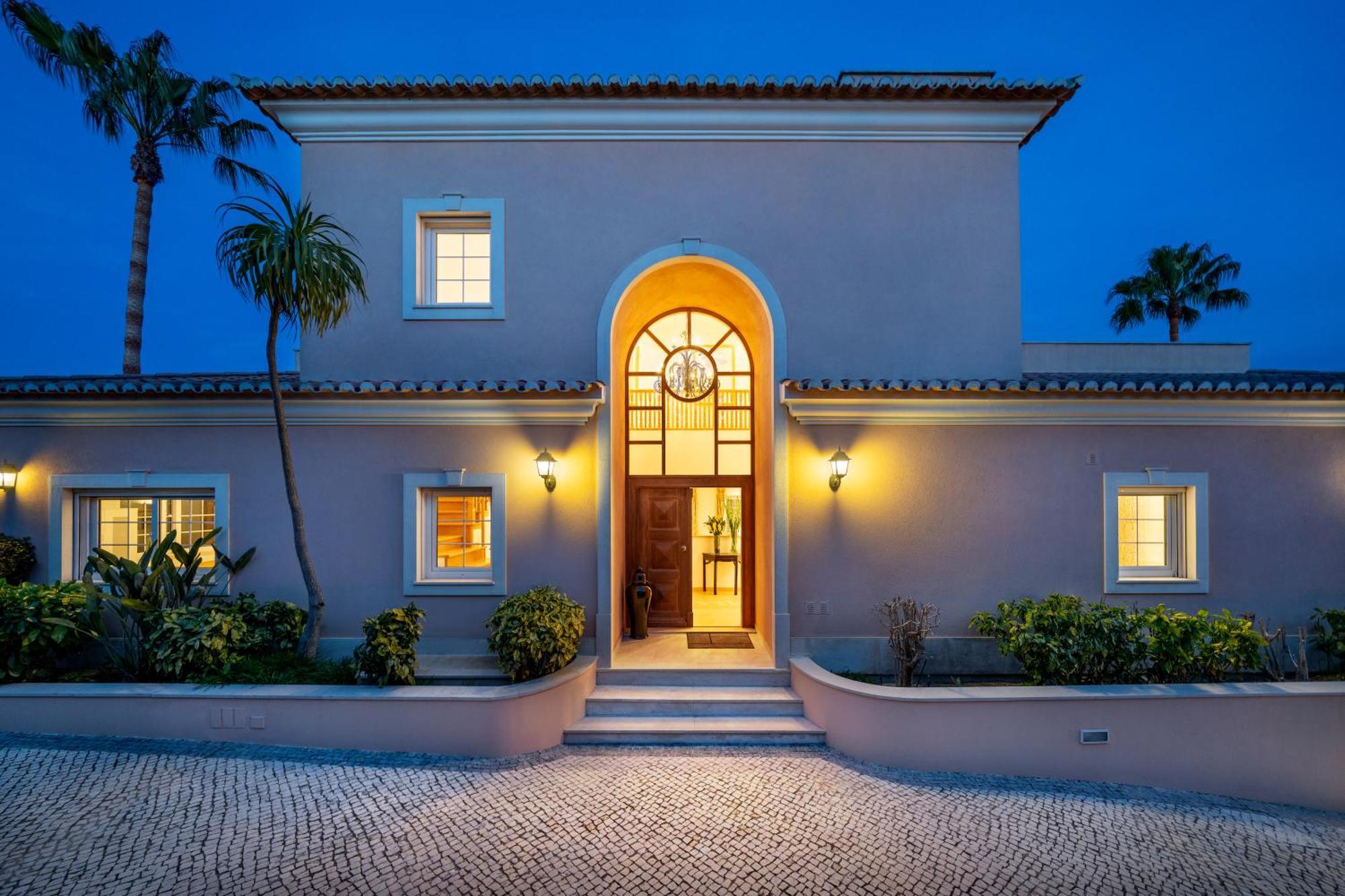 Extraordinary On An Elevated Position In Quinta Do Villa