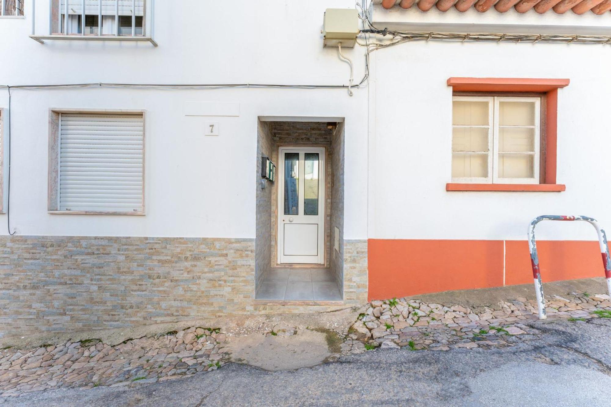 Comfy Flat W/ Rooftop View By Lovelystay Burgau